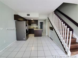 Foto del edificio - 3 br, 2.5 bath  - Villas Del Alhambra