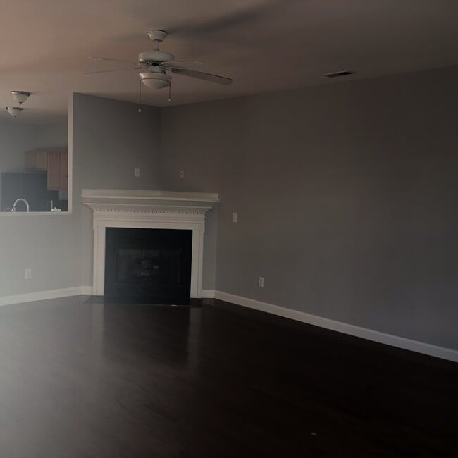 Building Photo - Amazing 3 Bedroom Home in North East Raleigh