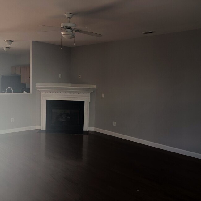 Foto del edificio - Amazing 3 Bedroom Home in North East Raleigh