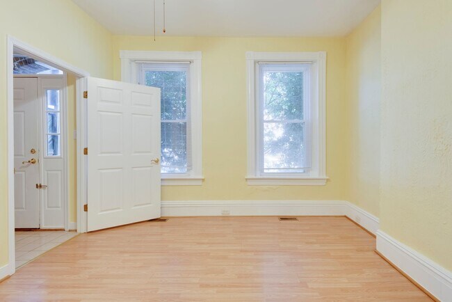 Foto del edificio - 2627 W Cary St