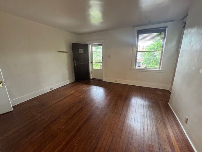 Foto del edificio - 2309 Eldridge St