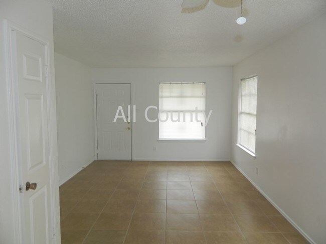 Building Photo - 8862 Meadow Trace St