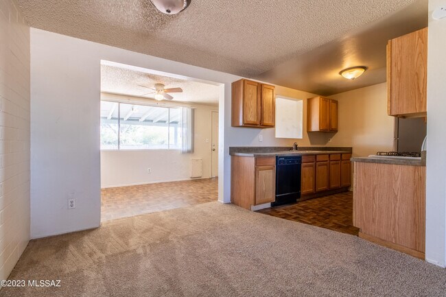 Building Photo - 4038 S Desert Spring Dr