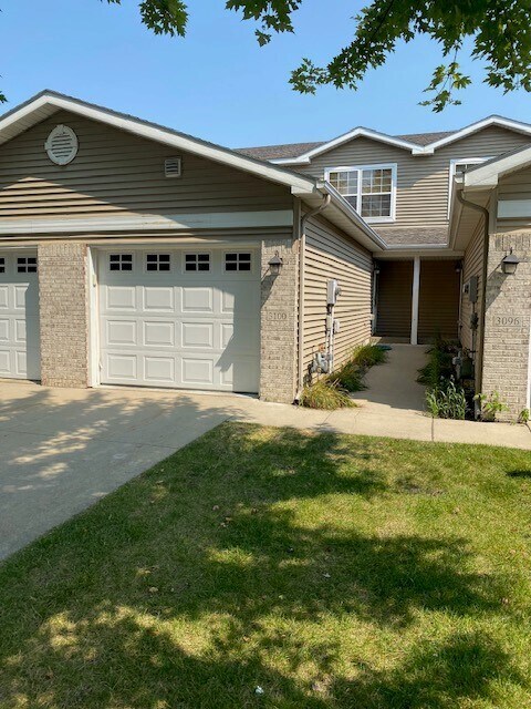 Foto principal - 3100 River Falls Ct NW