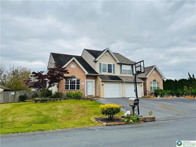 Building Photo - 2274 Briarwood Dr