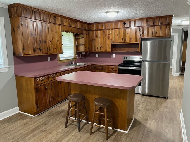 Building Photo - 3 BDRM 1 BA BRICK HOME IN RANDLEMAN, 1444 ...
