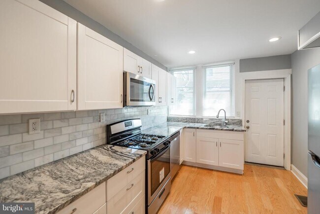 Building Photo - 2138 Fernon St