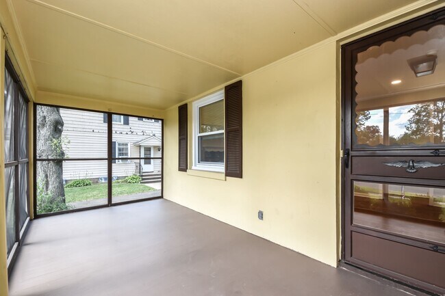 Building Photo - 321 Forest Rd