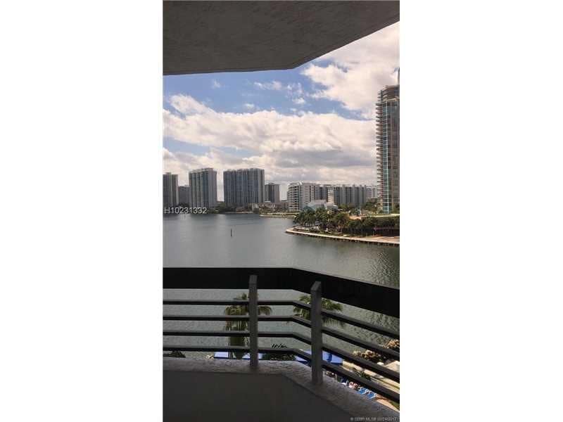 Primary Photo - 3605 N Country Club Dr