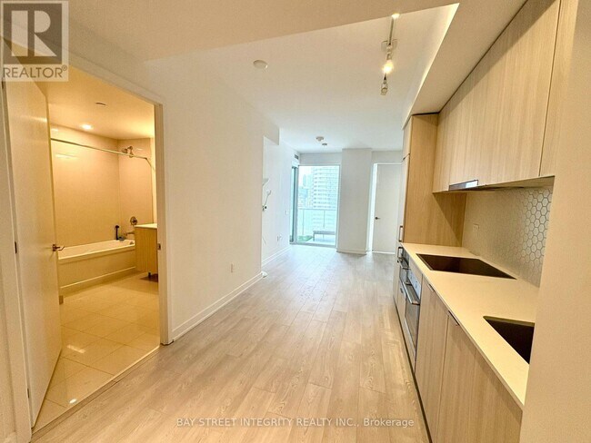 Photo du bâtiment - 15 Queens Quay E