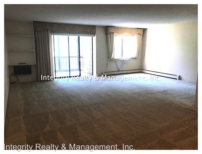Building Photo - 14000 E Linvale Pl