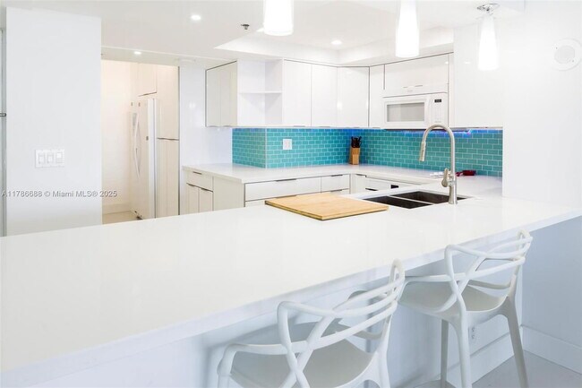 Foto del edificio - 1717 N Bayshore Dr