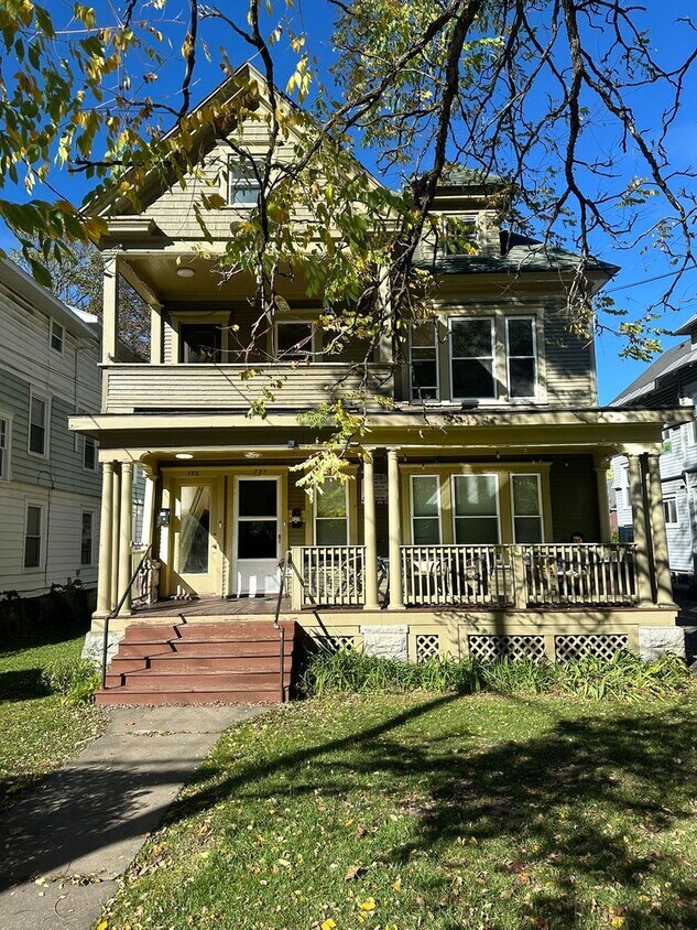 Primary Photo - 725 Euclid Ave