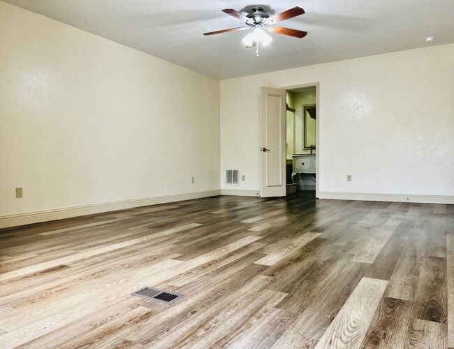 Building Photo - Beautiful 2BD 2BA Town-Home near Nichols Hills in Glen Brook!!!