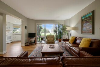 Building Photo - 3755 Via Poinciana