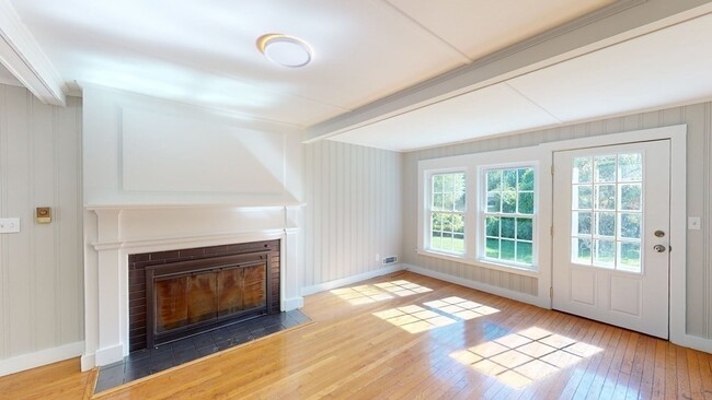 Building Photo - 240 Belknap Rd