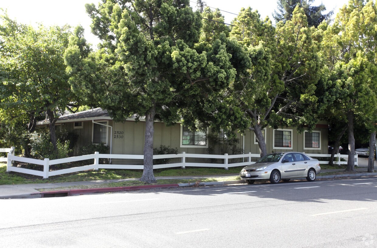 Foto del edificio - 2520-2530 38th Ave