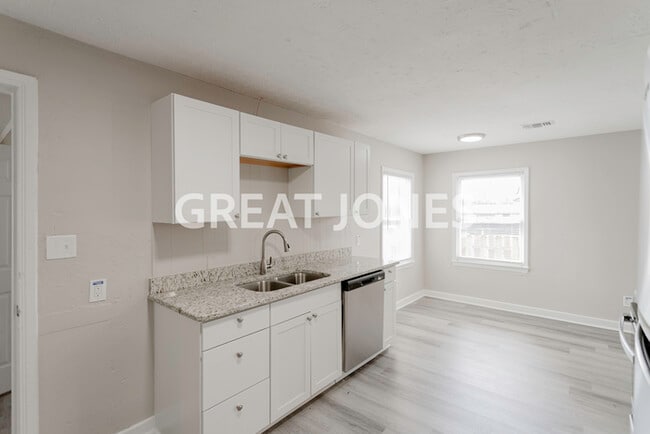Foto del edificio - REDUCED! - HOLIDAY SPECIAL! SIGN A LEASE B...