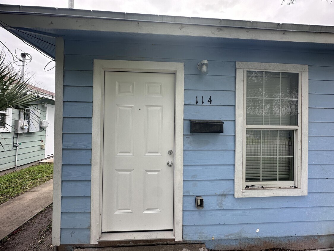 114 Lowell St Unit 1, Corpus Christi, TX 78401 Apartment for Rent in
