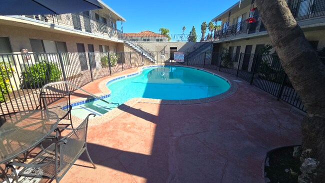 Foto del edificio - 260 N Oak Ave