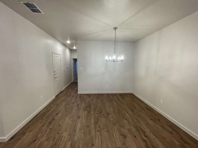 Foto del edificio - Luxury Two Bedroom Townhome in Abbey Glen Community!