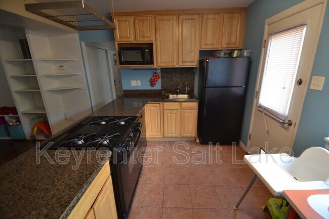 Building Photo - 650 N 300 W
