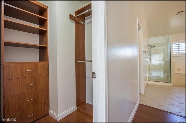 Building Photo - 5 br, 3 bath House - 16 Calypso St