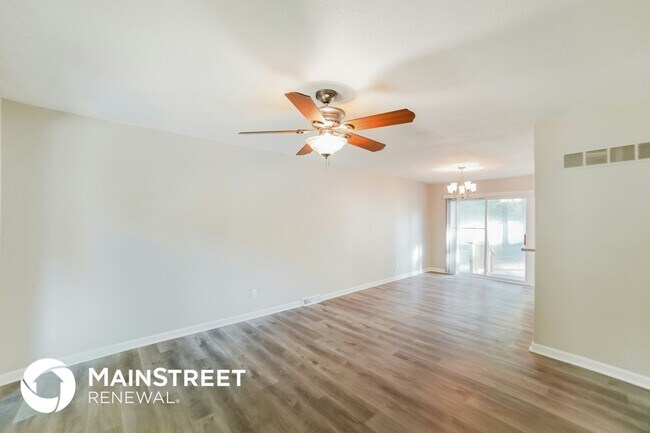 Foto del edificio - 816 NW Buckingham Pl