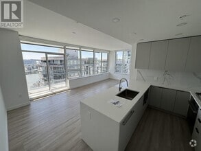 Building Photo - 823-3823 Carnarvon St
