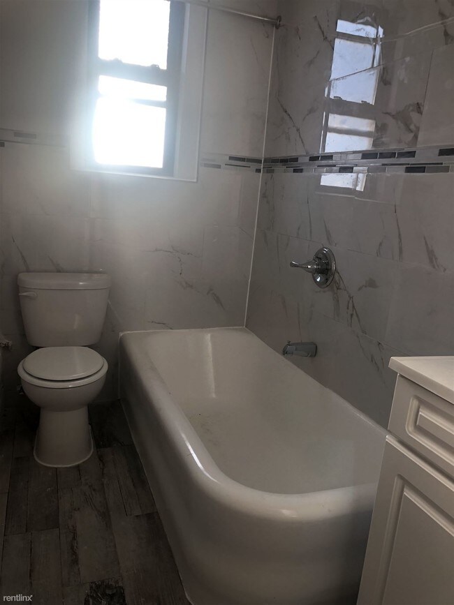 Foto del edificio - 1 br, 1 bath  - 1721 Hobart Ave