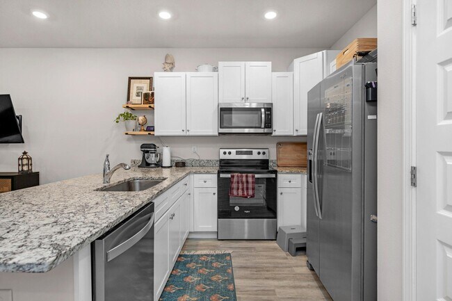 Building Photo - 1026 McLaren Cir