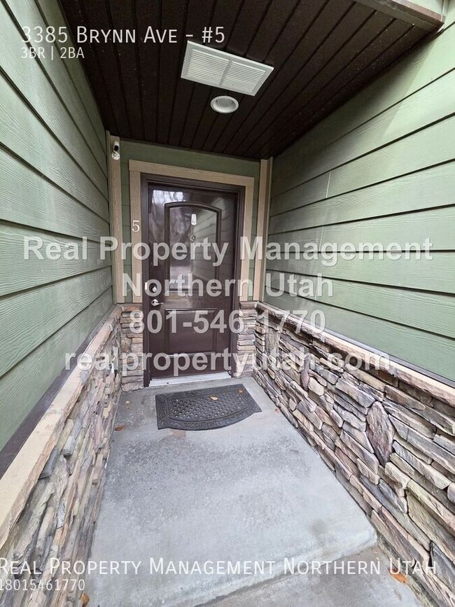 Building Photo - 3385 S Brynn Ave