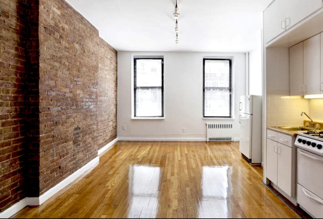 Primary Photo - 432 E 66th St