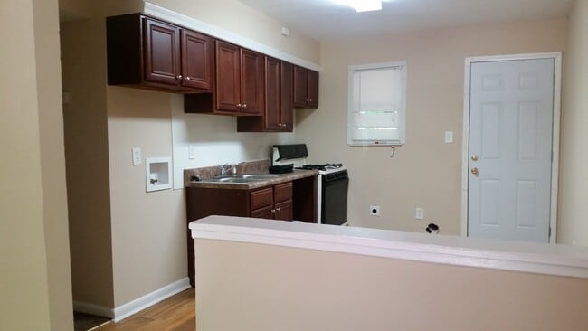 Building Photo - MOVE IN SPECIAL 1/2 OFF 1st MONTHS RENT