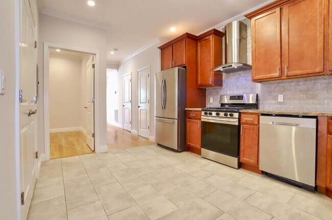 Building Photo - 106 Poplar St
