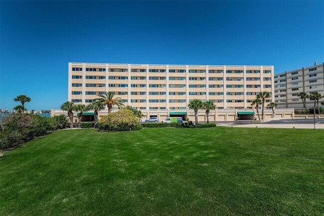 Foto del edificio - 100 Bluff View Dr