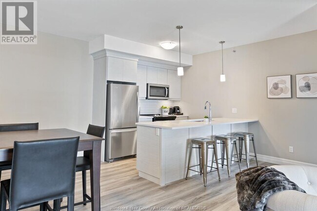 Photo du bâtiment - 728 Brownstone Dr