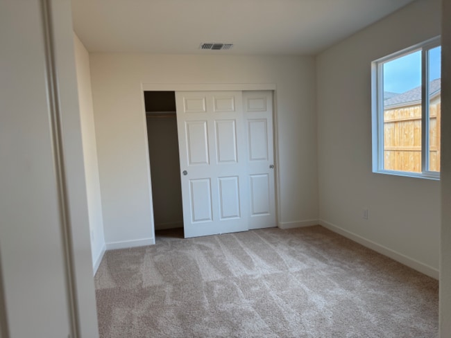 Building Photo - 221 Dylan St