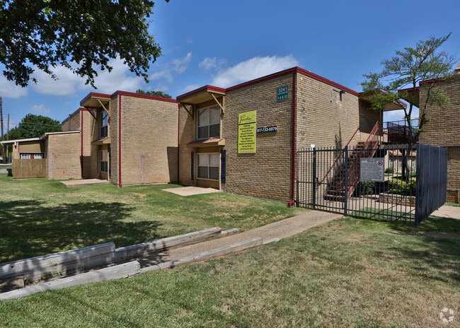 Foto del edificio - El Jardin Apartments