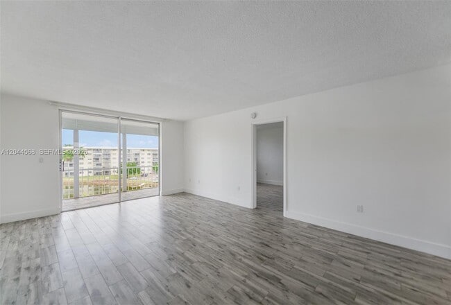 Building Photo - 2851 Leonard Dr