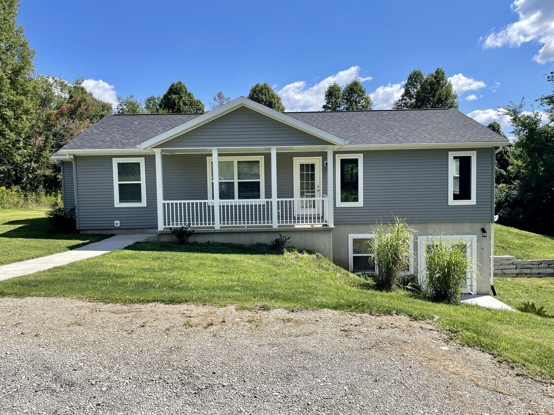 111 Hickory Ln, Monaca, PA 15061 House Rental in Monaca, PA