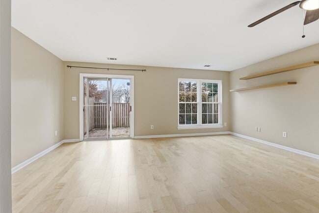 Foto del edificio - Lovely 3 BR/1.5 BA Townhome in Bowie!