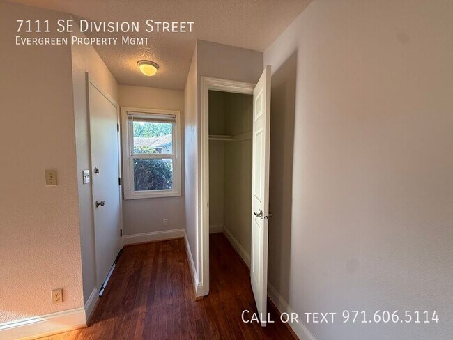 Foto del edificio - 7111 SE Division St