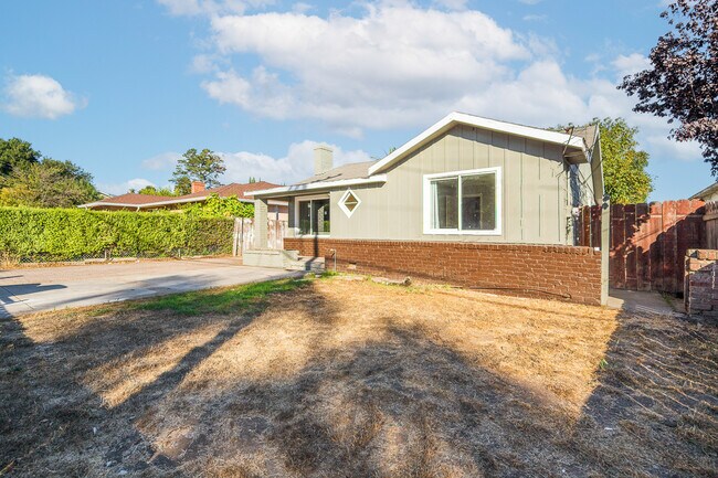 Building Photo - 2268 Dumbarton Ave