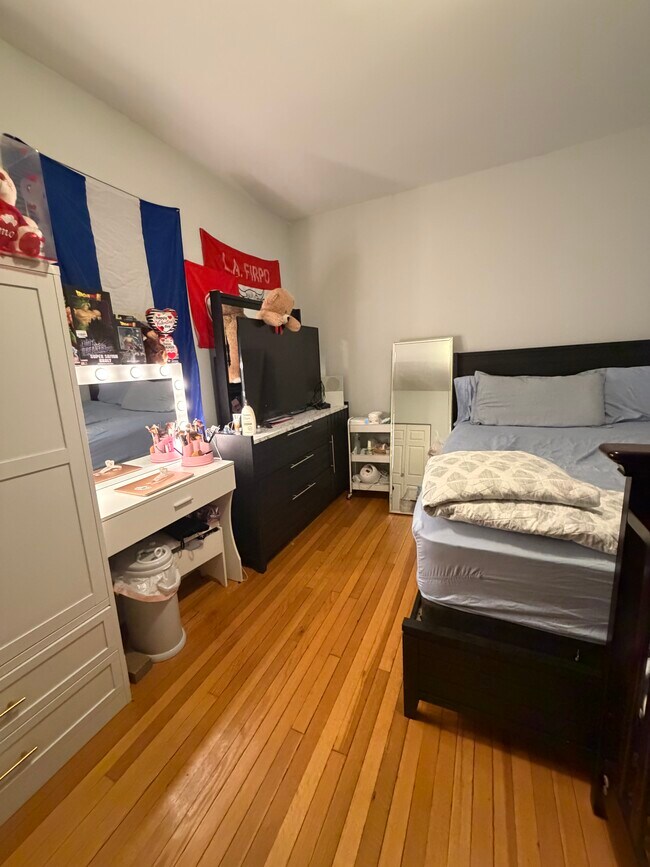 Foto del edificio - 5937 W Dakin St