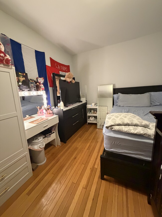 Building Photo - 5937 W Dakin St