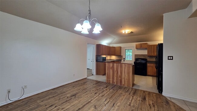 Building Photo - 10635 Royal Cavins Dr