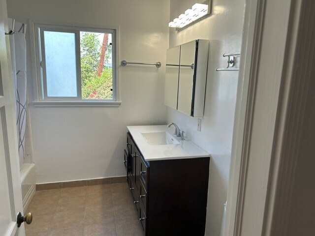 Foto del edificio - 1242 Edris Dr