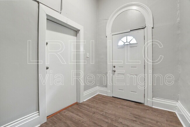 Building Photo - 1814 W Jefferson St