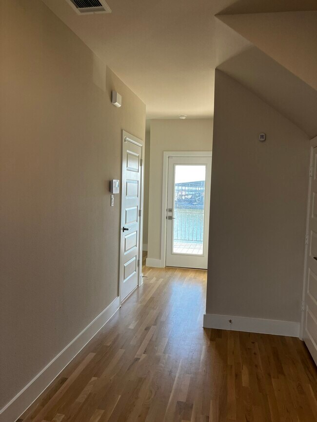 Building Photo - 1225 Marc Pl